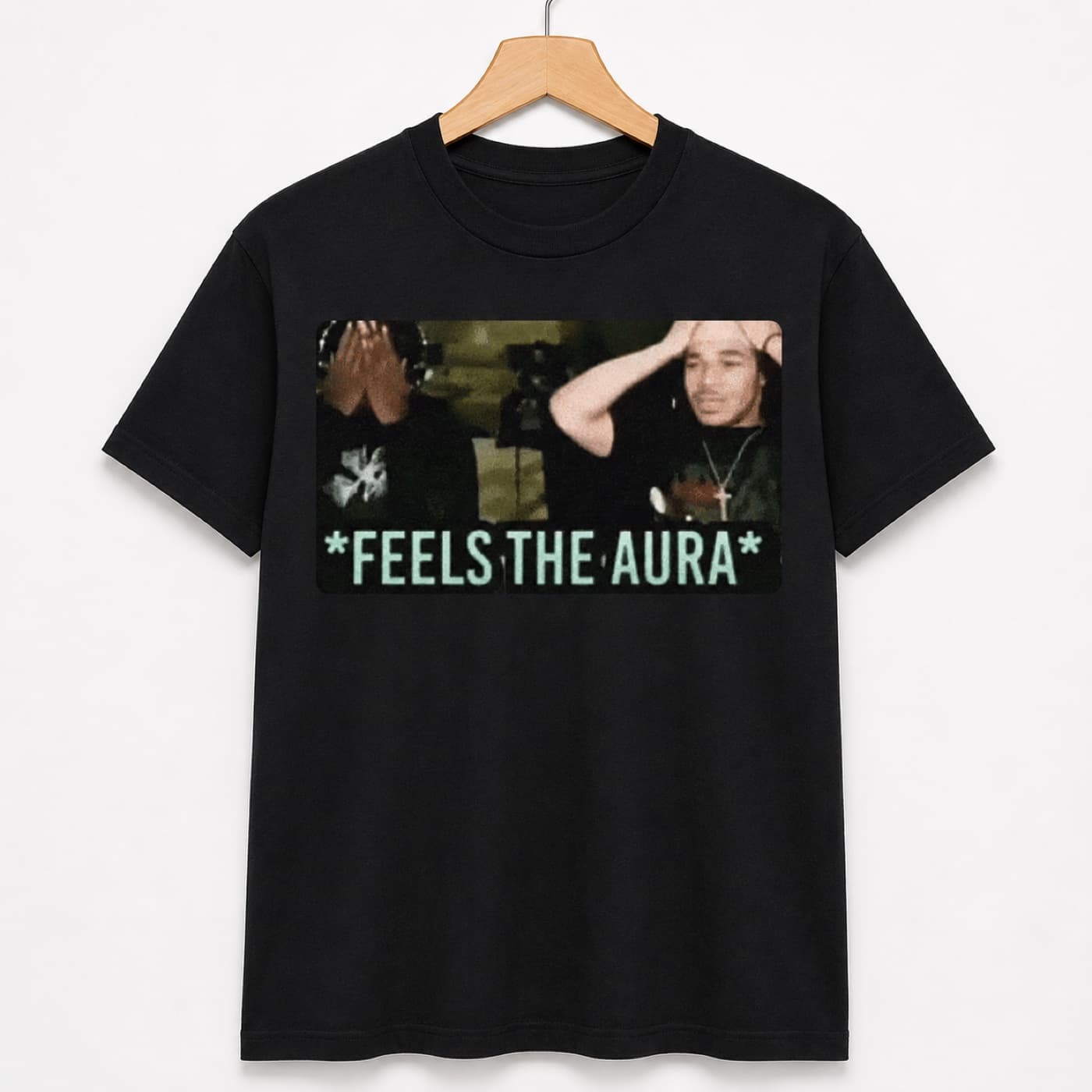 Feels The Aura black T-shirt, front print